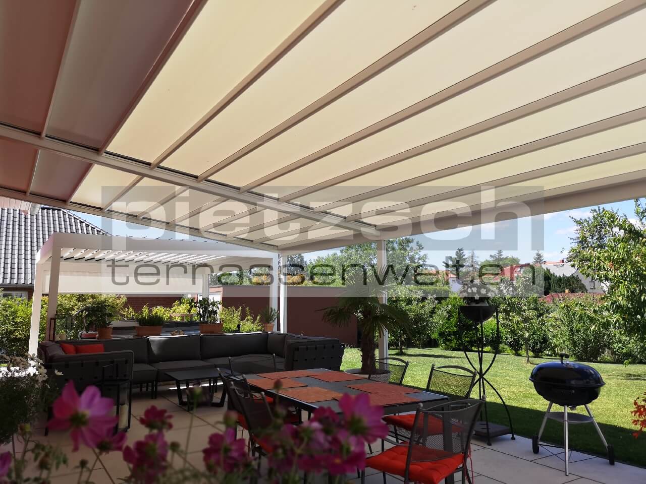 Sonnenschutz - Terrassen- Markise, Pergola- Markise, RIVERA P5000 sehr stabile und wasserdichte Pergola- Markise für große Flächen