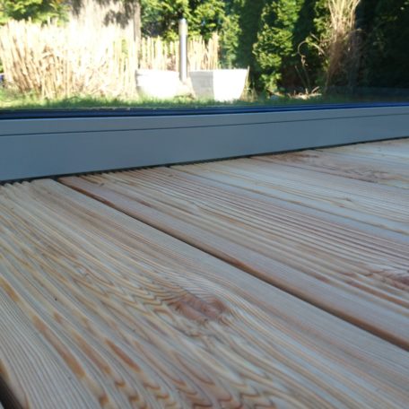 terrassenueberdachung-terrassendielen-laerche-pietzsch-1000x563