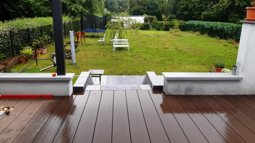 Erscheinungsbild der WPC-Breitdielen bei Regen